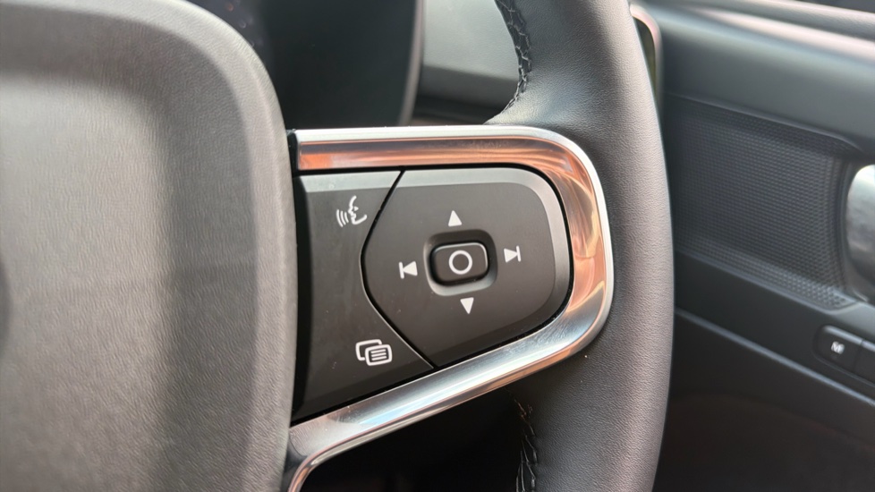 Volvo XC40 2.0 B3P Plus Dark 5dr Auto Petrol Estate - Image 21