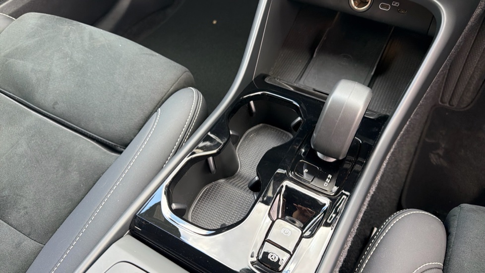 Volvo XC40 2.0 B3P Plus Dark 5dr Auto Petrol Estate - Image 25