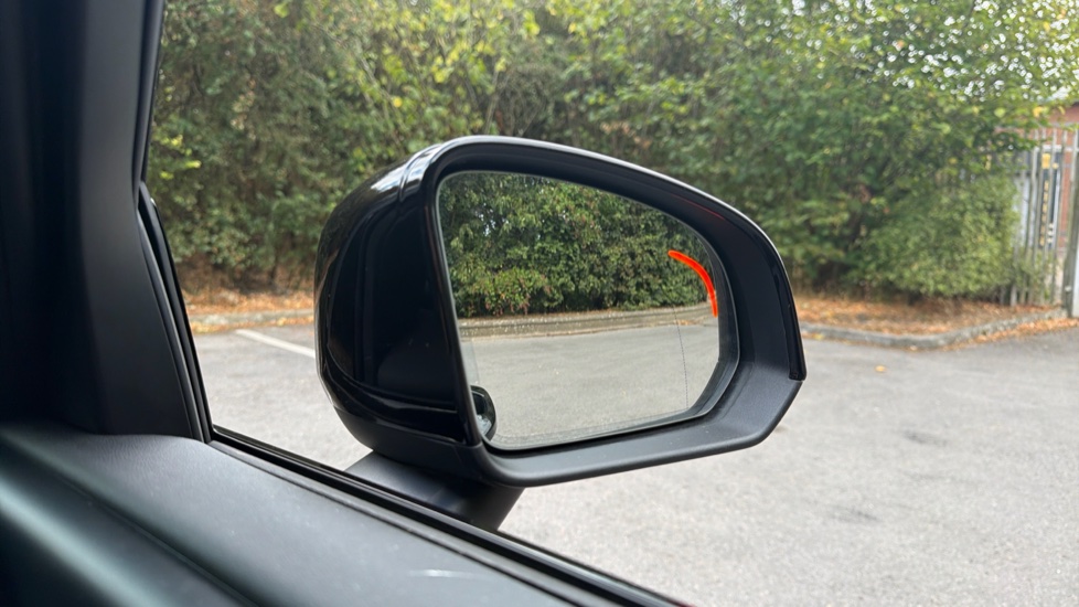 Volvo XC40 2.0 B3P Plus Dark 5dr Auto Petrol Estate - Image 30