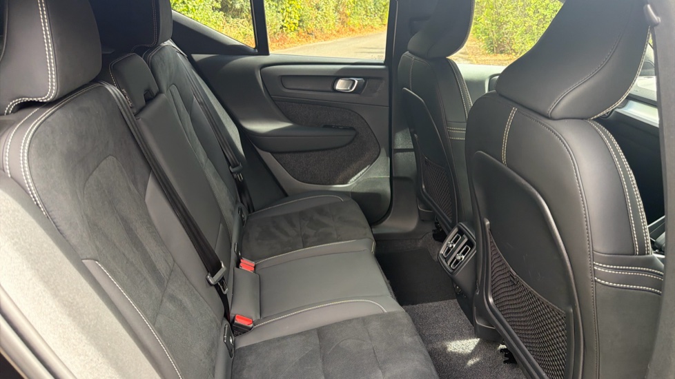 Volvo XC40 2.0 B3P Plus Dark 5dr Auto Petrol Estate - Image 31