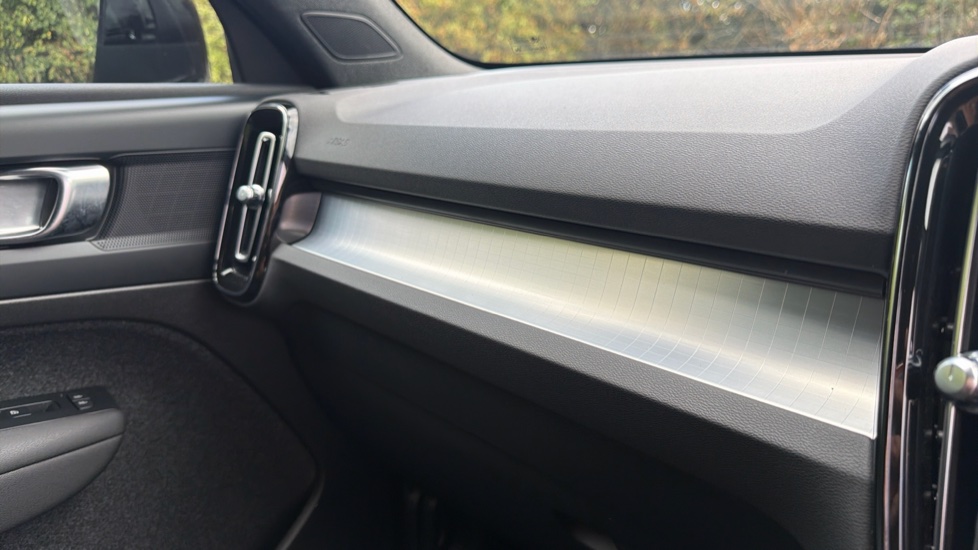 Volvo XC40 2.0 B3P Plus Dark 5dr Auto Petrol Estate - Image 35