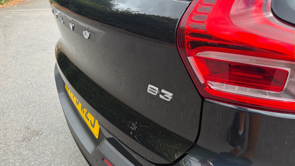 Volvo XC40 2.0 B3P Plus Dark 5dr Auto Petrol Estate - Image 63