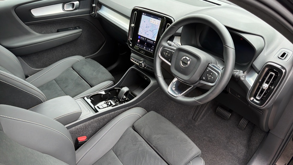 Volvo XC40 2.0 B4P Plus Dark 5dr Auto Petrol Estate - Image 4