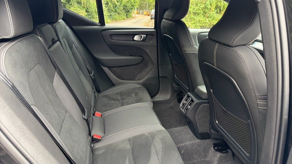 Volvo XC40 2.0 B4P Plus Dark 5dr Auto Petrol Estate - Image 6
