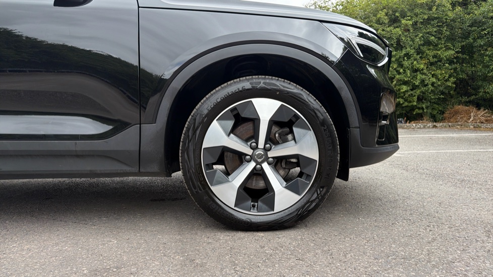 Volvo XC40 2.0 B4P Plus Dark 5dr Auto Petrol Estate - Image 9