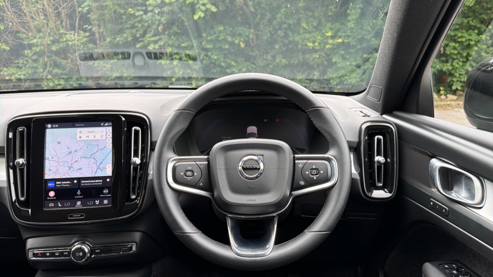 Volvo XC40 2.0 B4P Plus Dark 5dr Auto Petrol Estate - Image 10