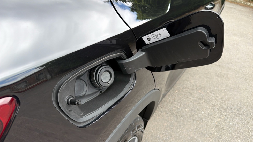 Volvo XC40 2.0 B4P Plus Dark 5dr Auto Petrol Estate - Image 15
