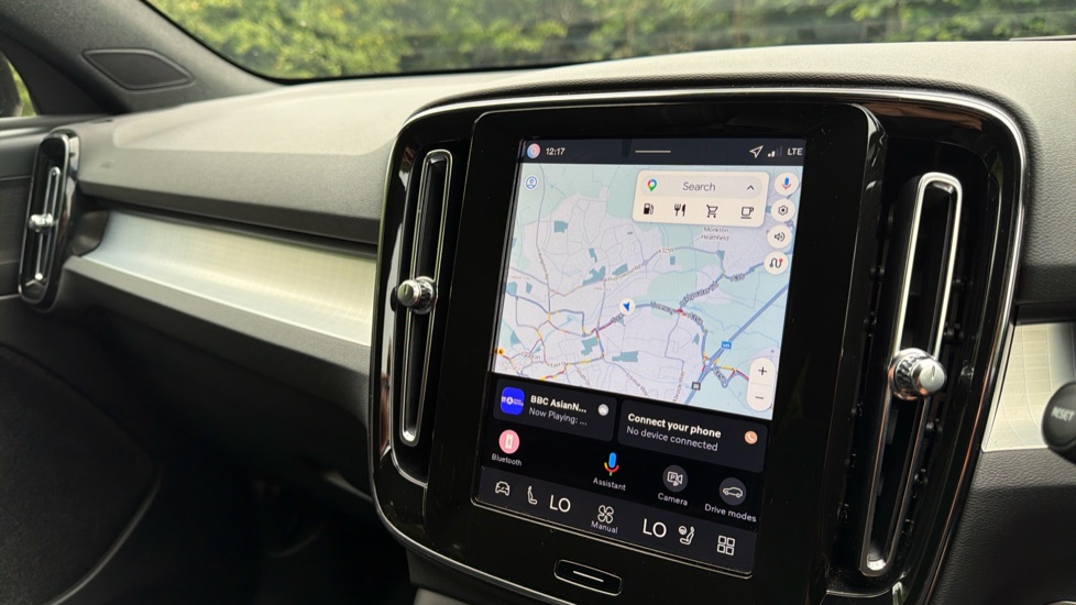 Volvo XC40 2.0 B4P Plus Dark 5dr Auto Petrol Estate - Image 17