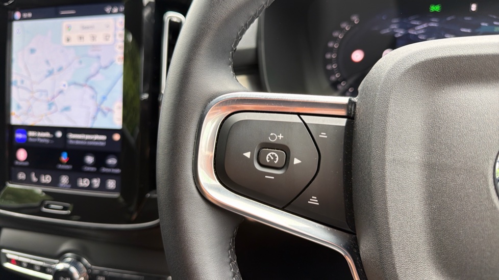 Volvo XC40 2.0 B4P Plus Dark 5dr Auto Petrol Estate - Image 20