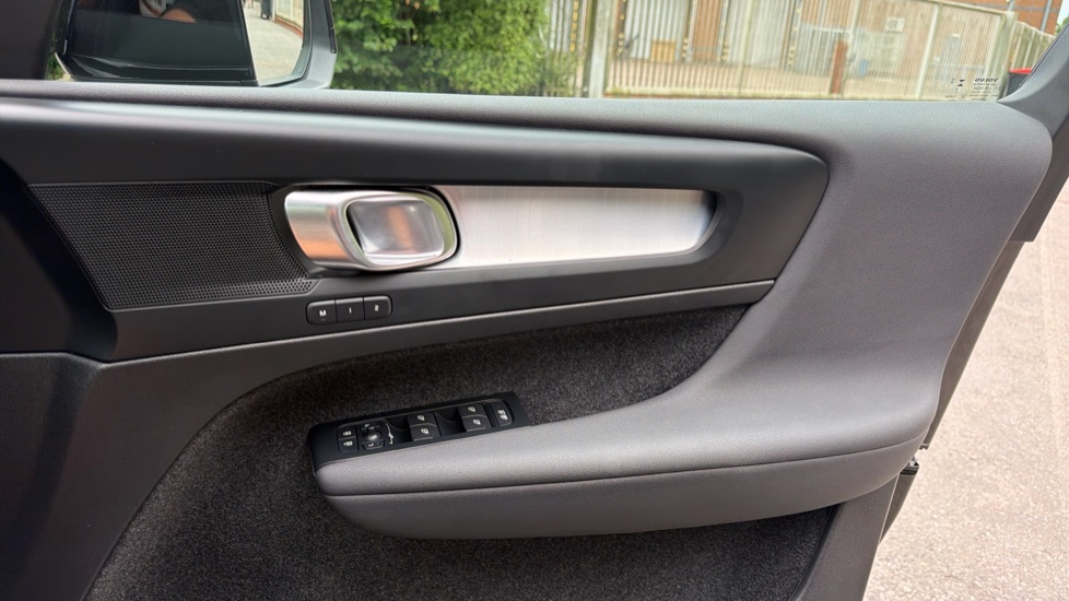 Volvo XC40 2.0 B4P Plus Dark 5dr Auto Petrol Estate - Image 28