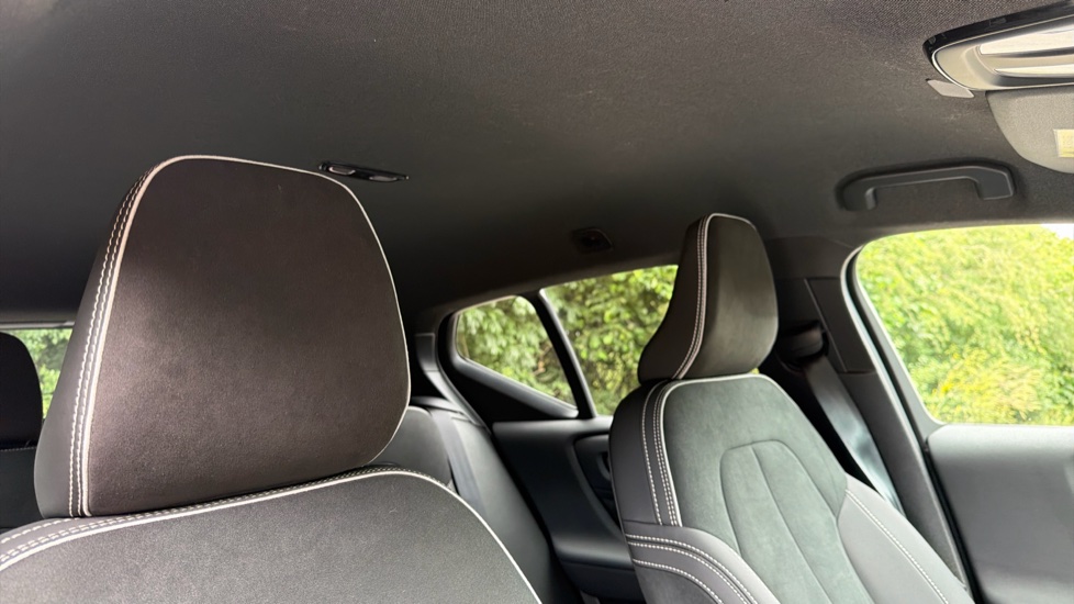 Volvo XC40 2.0 B4P Plus Dark 5dr Auto Petrol Estate - Image 30