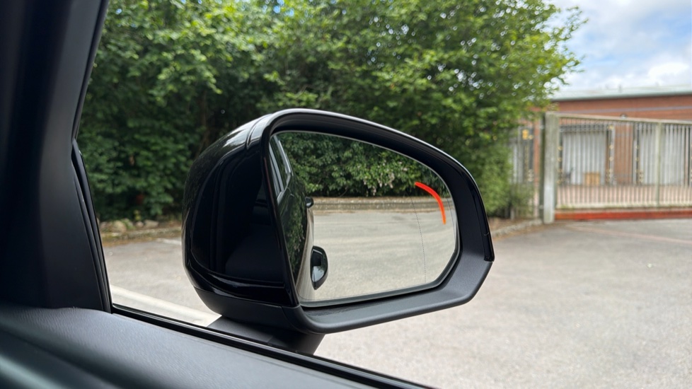 Volvo XC40 2.0 B4P Plus Dark 5dr Auto Petrol Estate - Image 31
