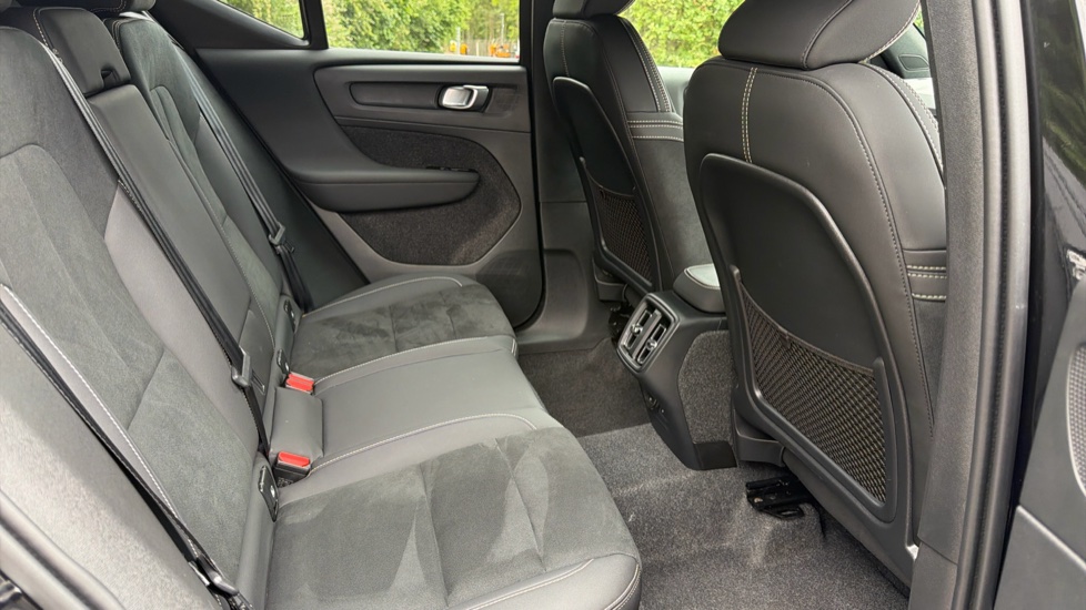 Volvo XC40 2.0 B4P Plus Dark 5dr Auto Petrol Estate - Image 32