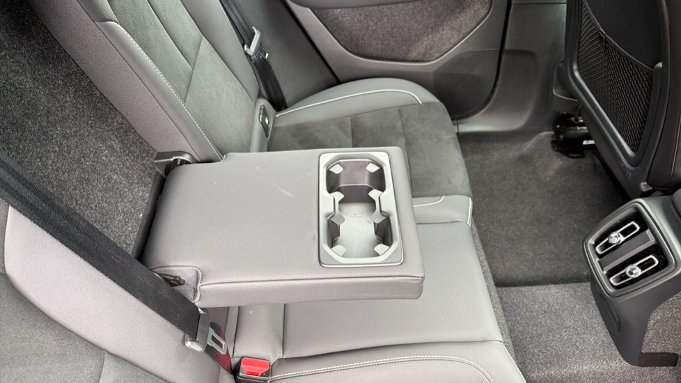 Volvo XC40 2.0 B4P Plus Dark 5dr Auto Petrol Estate - Image 33