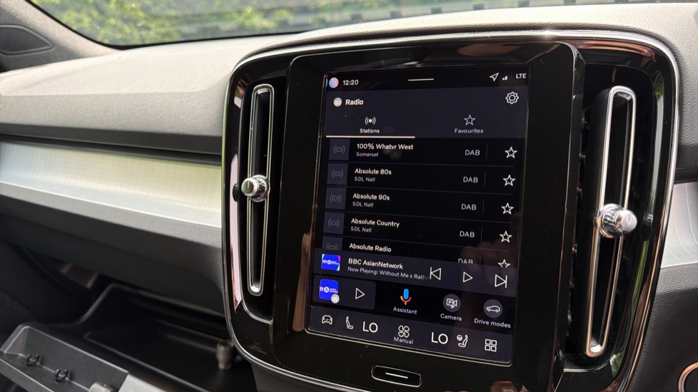 Volvo XC40 2.0 B4P Plus Dark 5dr Auto Petrol Estate - Image 35