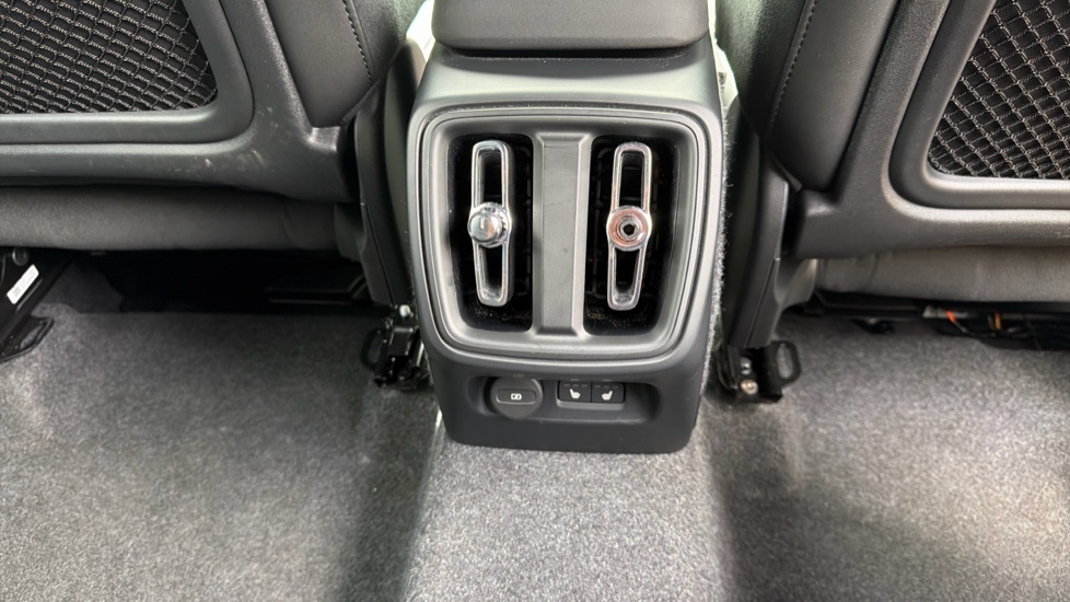 Volvo XC40 2.0 B4P Plus Dark 5dr Auto Petrol Estate - Image 50