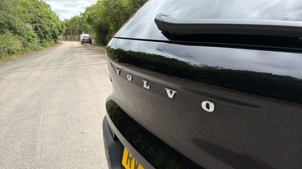 Volvo XC40 2.0 B4P Plus Dark 5dr Auto Petrol Estate - Image 53