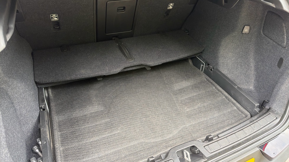 Volvo XC40 2.0 B4P Plus Dark 5dr Auto Petrol Estate - Image 57