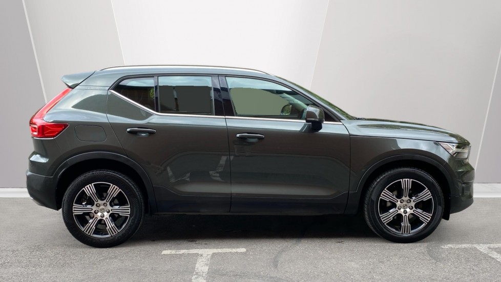 Volvo XC40 1.5 T3 Inscription 5dr Petrol Estate - Image 3
