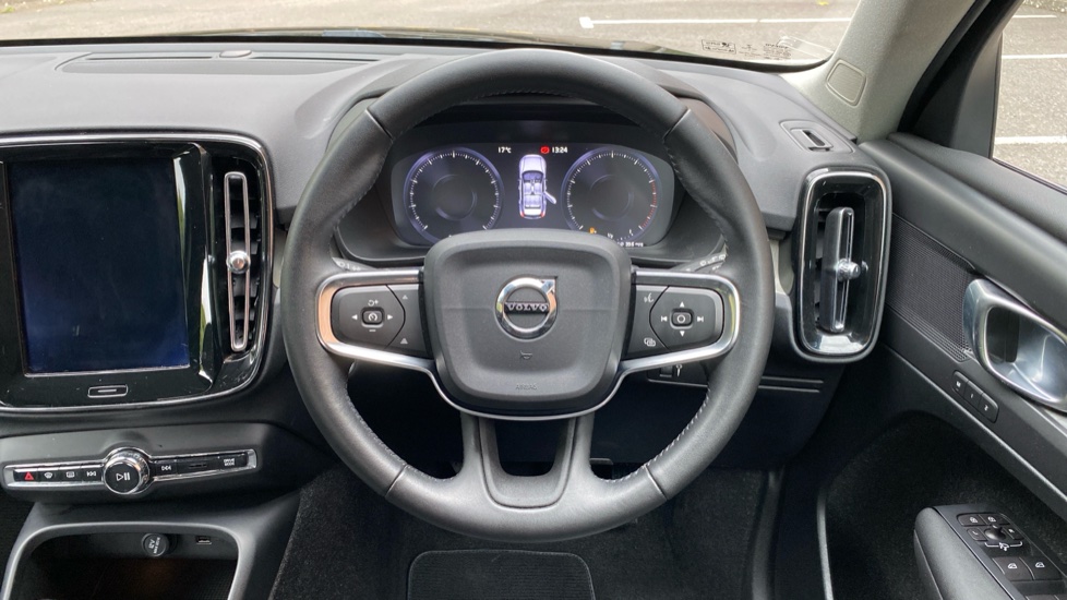 Volvo XC40 1.5 T3 Inscription 5dr Petrol Estate - Image 10