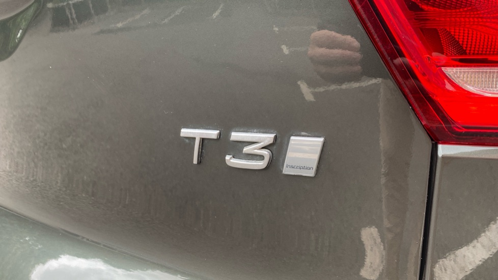 Volvo XC40 1.5 T3 Inscription 5dr Petrol Estate - Image 15
