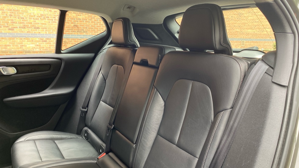 Volvo XC40 1.5 T3 Inscription 5dr Petrol Estate - Image 20