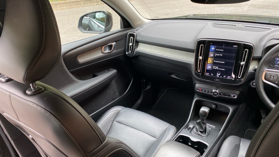 Volvo XC40 1.5 T3 Inscription 5dr Petrol Estate - Image 23