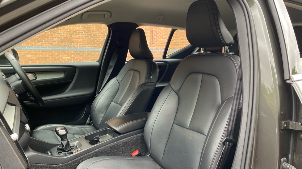 Volvo XC40 1.5 T3 Inscription 5dr Petrol Estate - Image 26