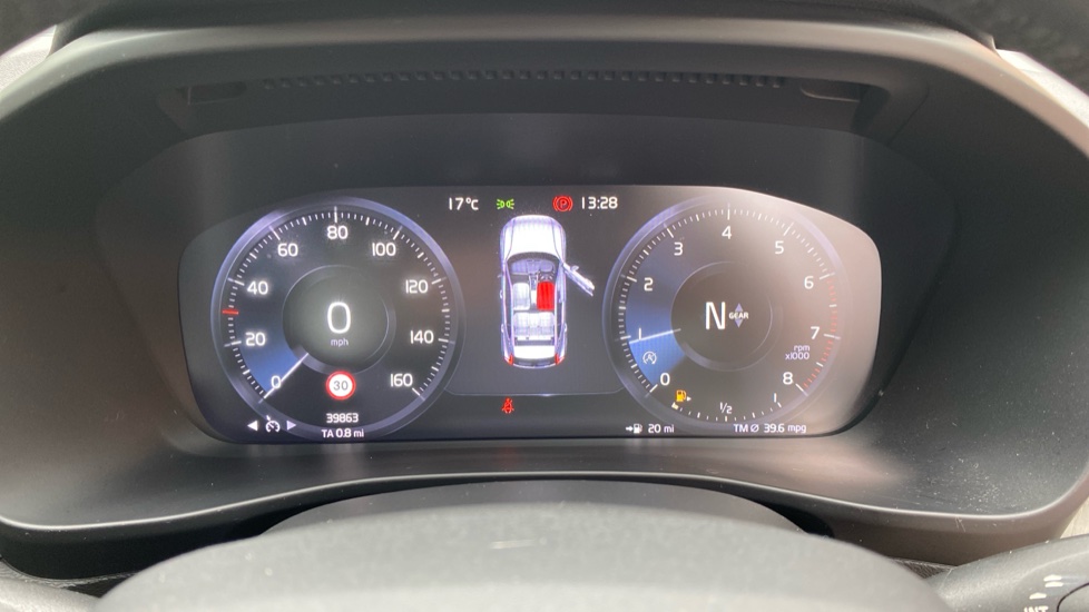 Volvo XC40 1.5 T3 Inscription 5dr Petrol Estate - Image 32