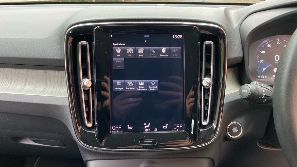 Volvo XC40 1.5 T3 Inscription 5dr Petrol Estate - Image 33