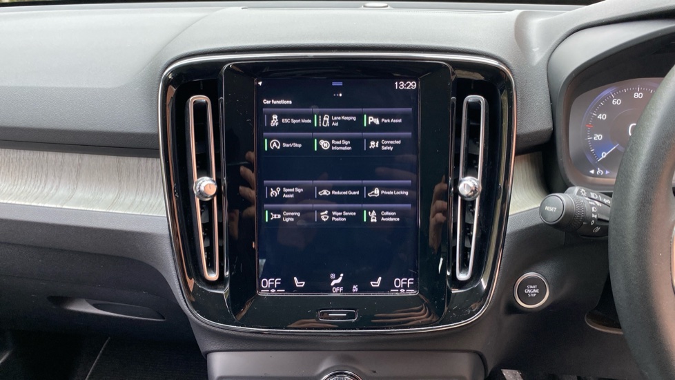 Volvo XC40 1.5 T3 Inscription 5dr Petrol Estate - Image 35