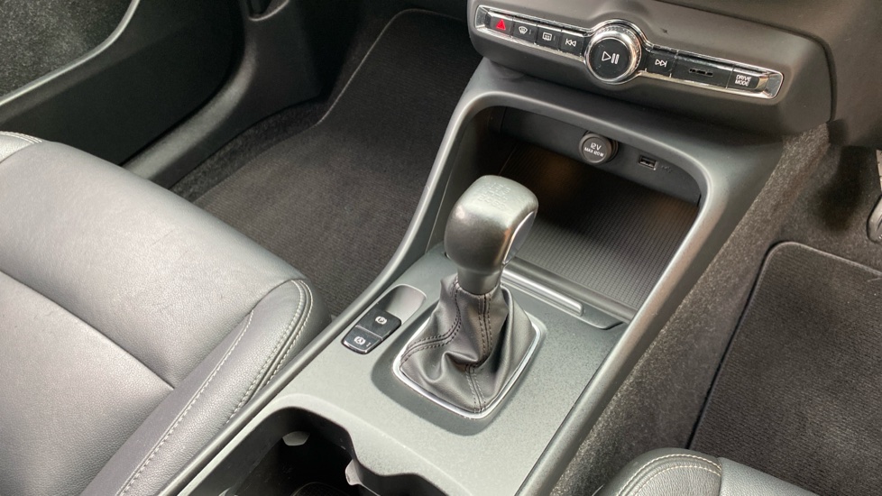 Volvo XC40 1.5 T3 Inscription 5dr Petrol Estate - Image 39