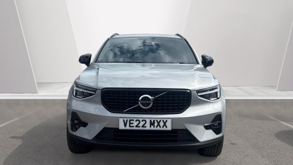 Volvo XC40 2.0 B4P Ultimate Dark 5dr Auto Petrol Estate - Image 8