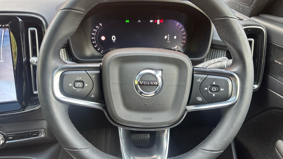 Volvo XC40 2.0 B4P Ultimate Dark 5dr Auto Petrol Estate - Image 10