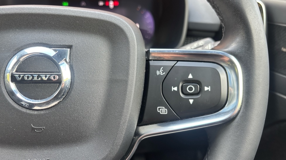 Volvo XC40 2.0 B4P Ultimate Dark 5dr Auto Petrol Estate - Image 22