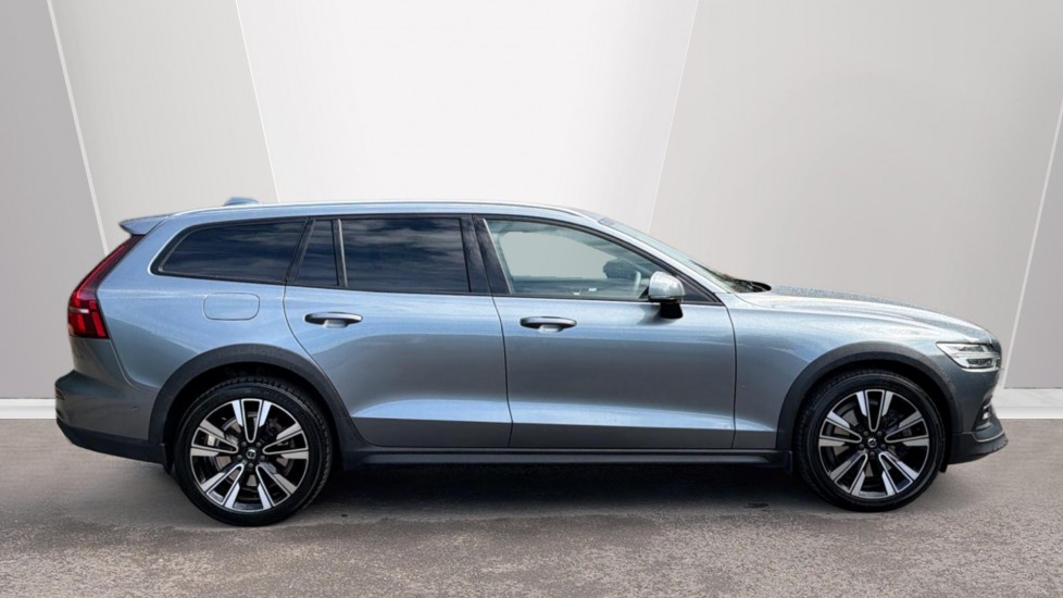 Volvo V60 2.0 D4 [190] Cross Country Plus 5dr AWD Auto Diesel Estate - Image 3