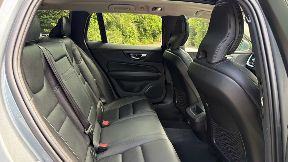 Volvo V60 2.0 D4 [190] Cross Country Plus 5dr AWD Auto Diesel Estate - Image 6