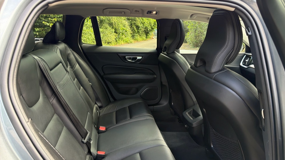Volvo V60 2.0 D4 [190] Cross Country Plus 5dr AWD Auto Diesel Estate - Image 33