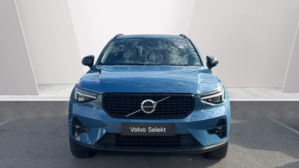 Volvo XC40 2.0 B3P Ultimate Dark 5dr Auto Petrol Estate - Image 8