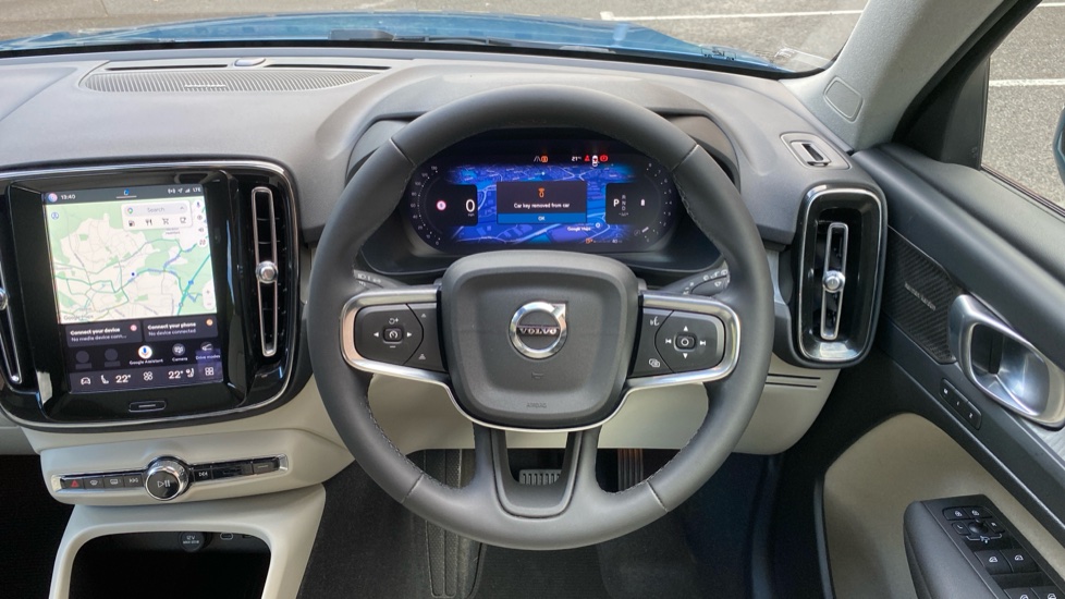 Volvo XC40 2.0 B3P Ultimate Dark 5dr Auto Petrol Estate - Image 10