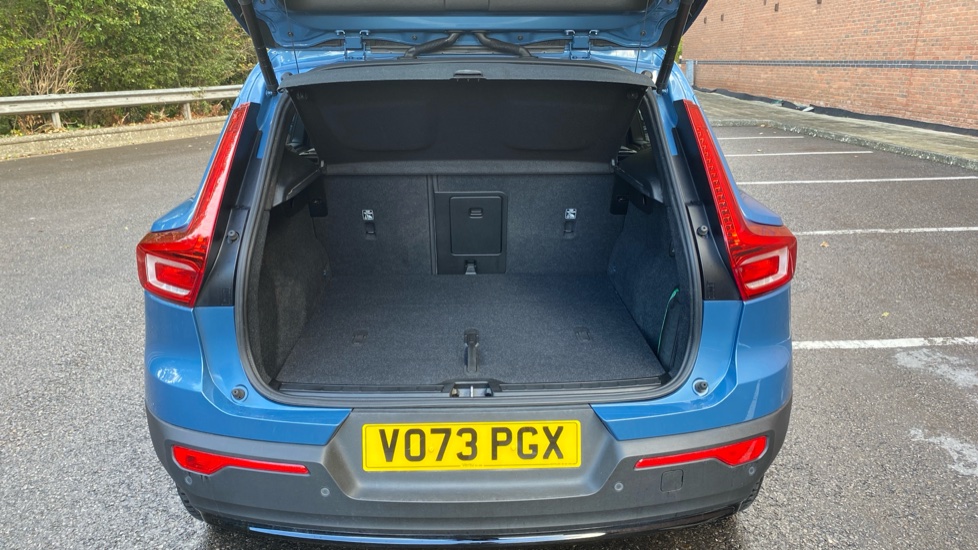 Volvo XC40 2.0 B3P Ultimate Dark 5dr Auto Petrol Estate - Image 13