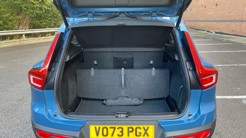 Volvo XC40 2.0 B3P Ultimate Dark 5dr Auto Petrol Estate - Image 15