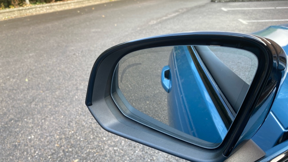 Volvo XC40 2.0 B3P Ultimate Dark 5dr Auto Petrol Estate - Image 20
