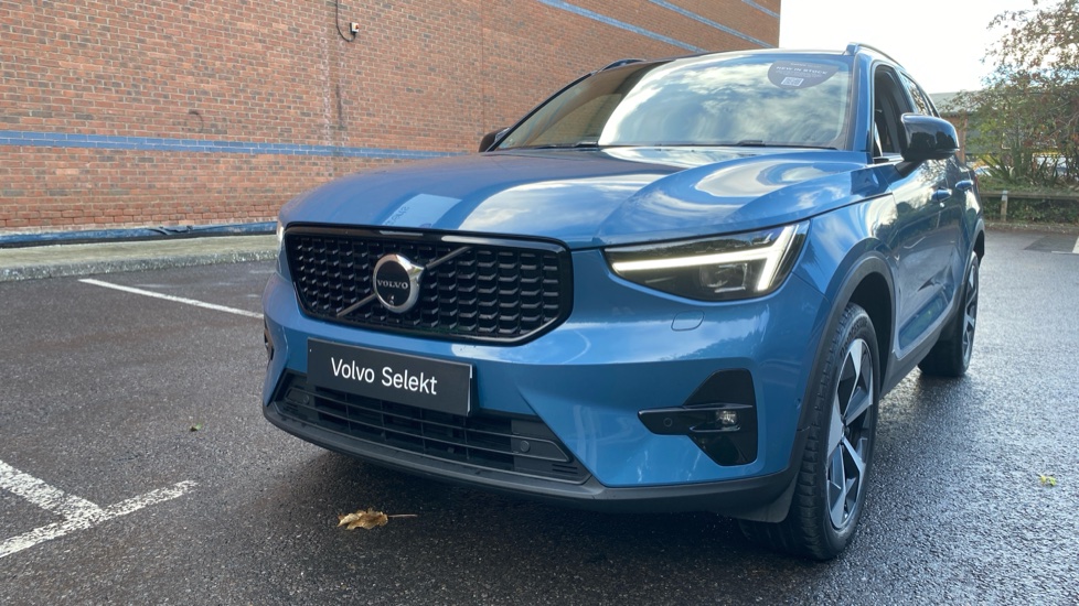Volvo XC40 2.0 B3P Ultimate Dark 5dr Auto Petrol Estate - Image 22
