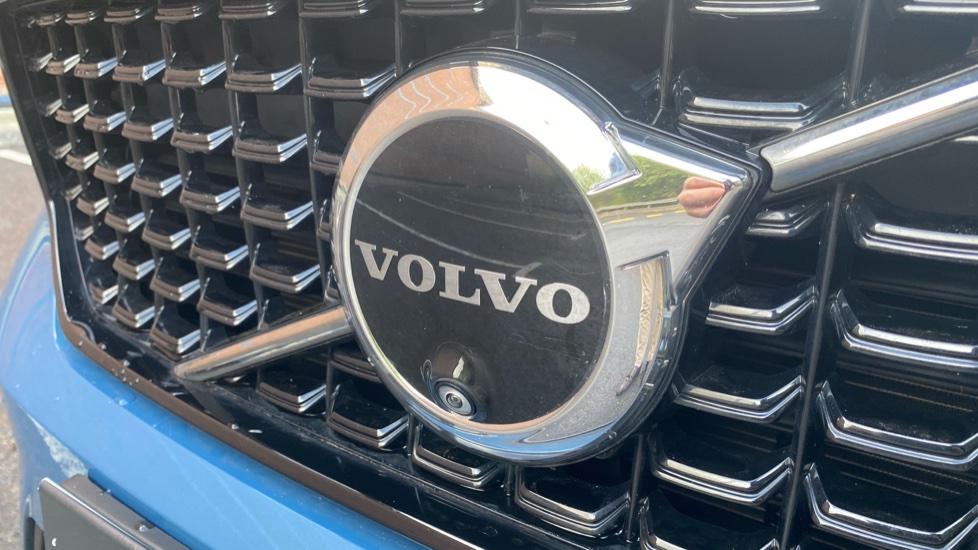 Volvo XC40 2.0 B3P Ultimate Dark 5dr Auto Petrol Estate - Image 23