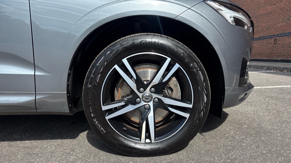 Volvo XC60 2.0 B5P [250] R DESIGN 5dr AWD Geartronic Petrol Estate - Image 9
