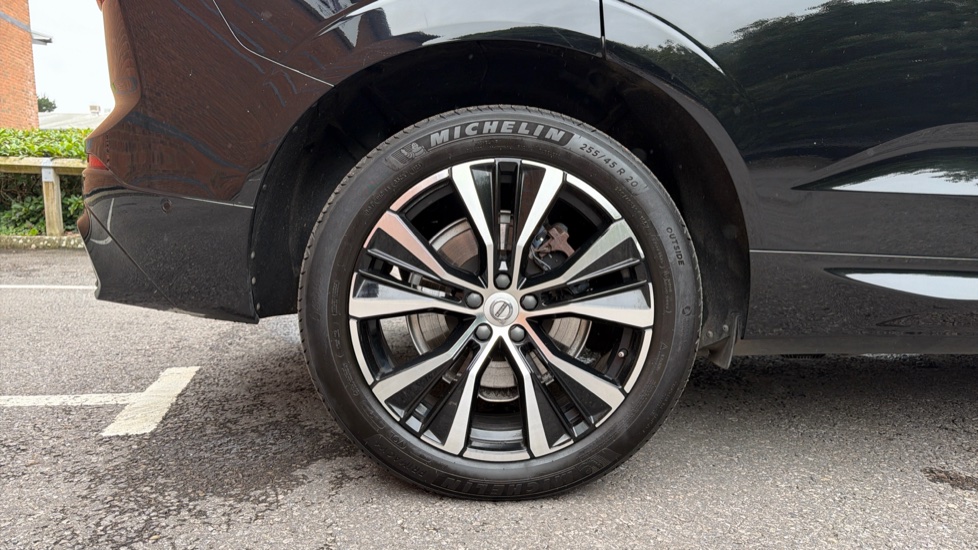 Volvo XC60 2.0 T6 [350] RC PHEV Plus Dark 5dr AWD Geartronic Estate - Image 9