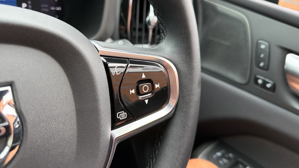 Volvo XC60 2.0 T6 [350] RC PHEV Plus Dark 5dr AWD Geartronic Estate - Image 22