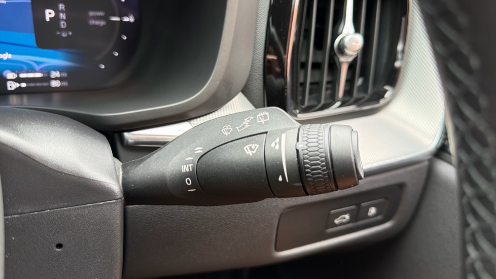 Volvo XC60 2.0 T6 [350] RC PHEV Plus Dark 5dr AWD Geartronic Estate - Image 23