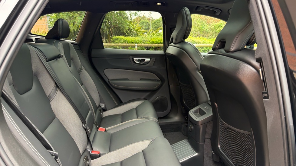 Volvo XC60 2.0 T6 [350] RC PHEV Plus Dark 5dr AWD Geartronic Estate - Image 33